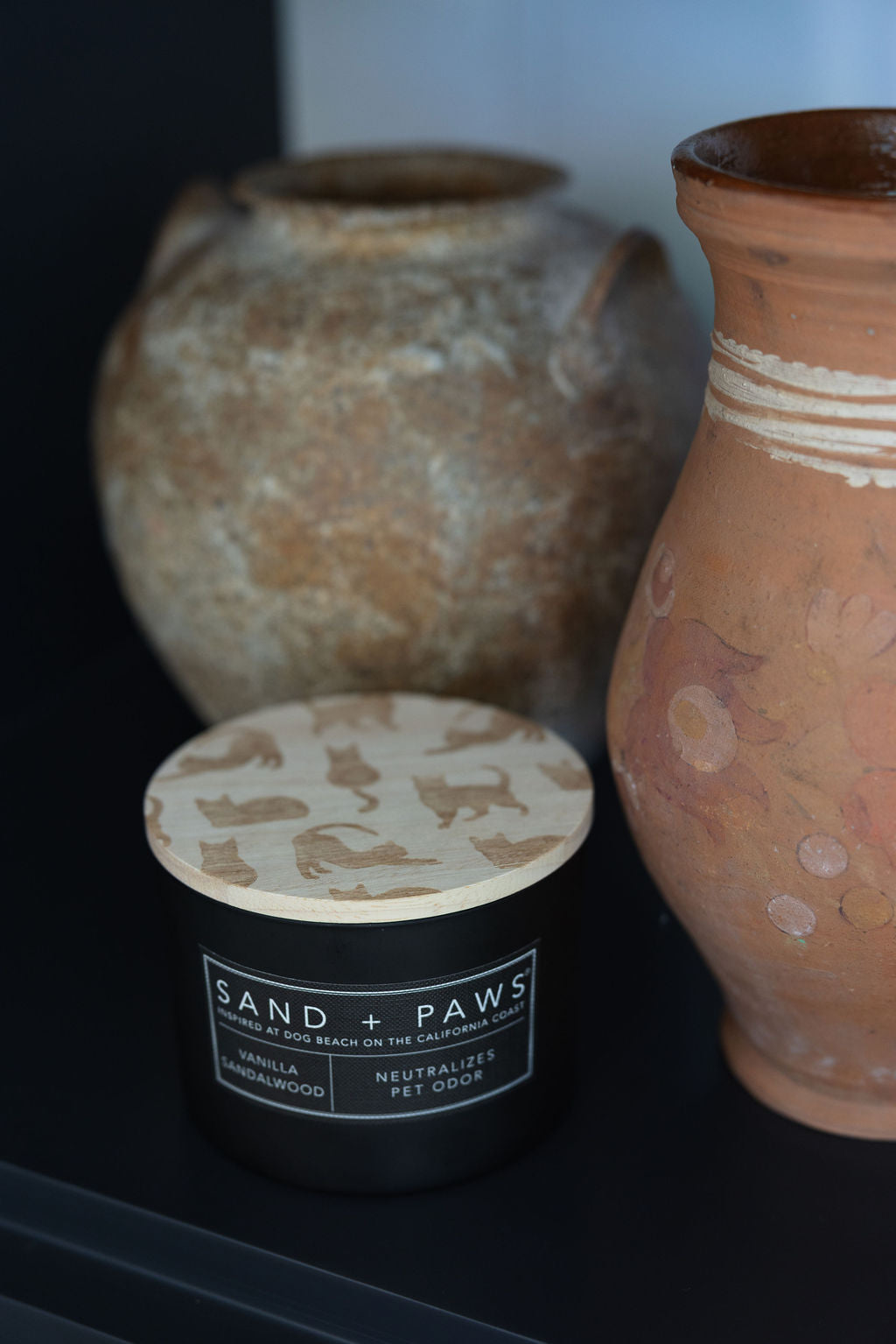 Sand + Paws Vanilla Sandalwood 12 oz scented candle Premium